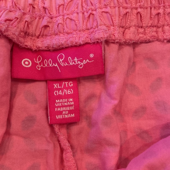 Lilly Pulitzer pink adorable shorts. Size Xl 14/16 - Picture 2 of 4